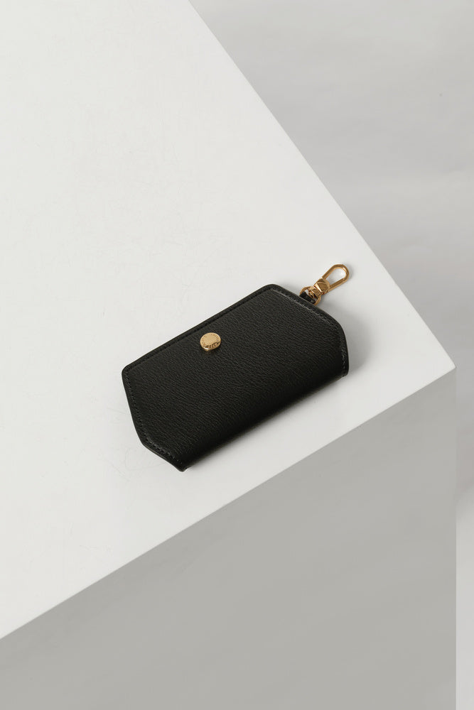 Izzy Black Sunglass Case