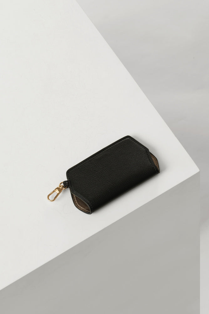 Izzy Black Sunglass Case