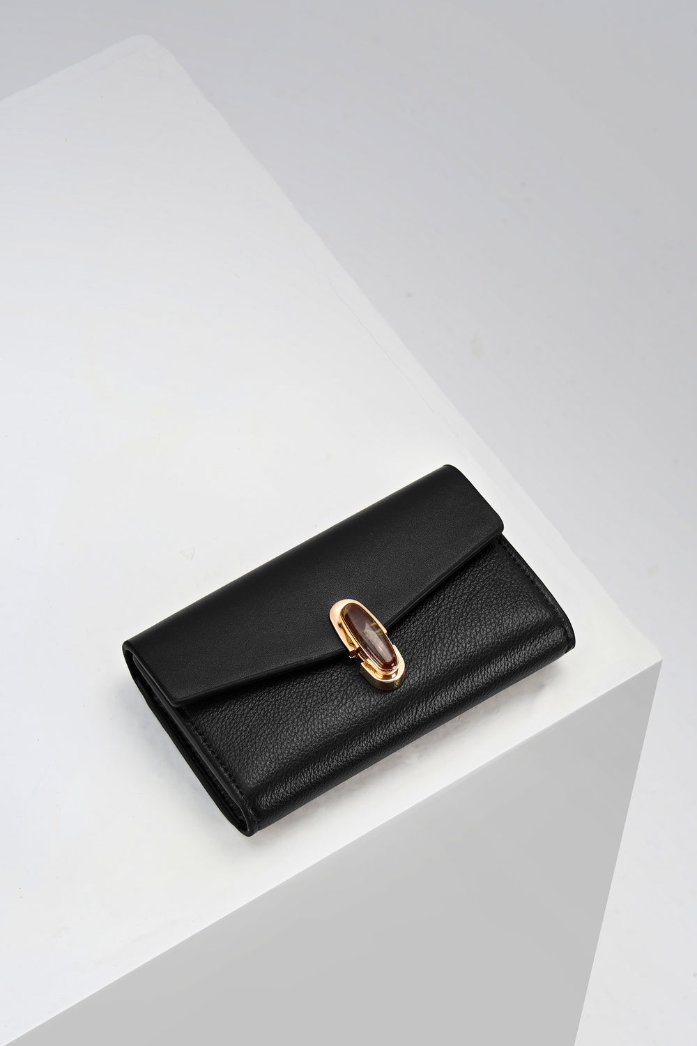 Leontina Black Medium Purse