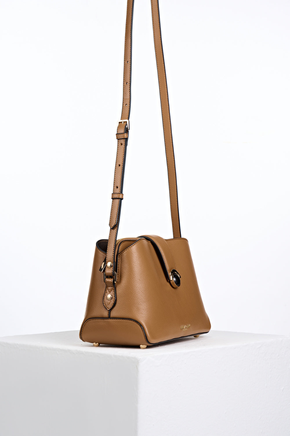 Mills Tan Crossbody