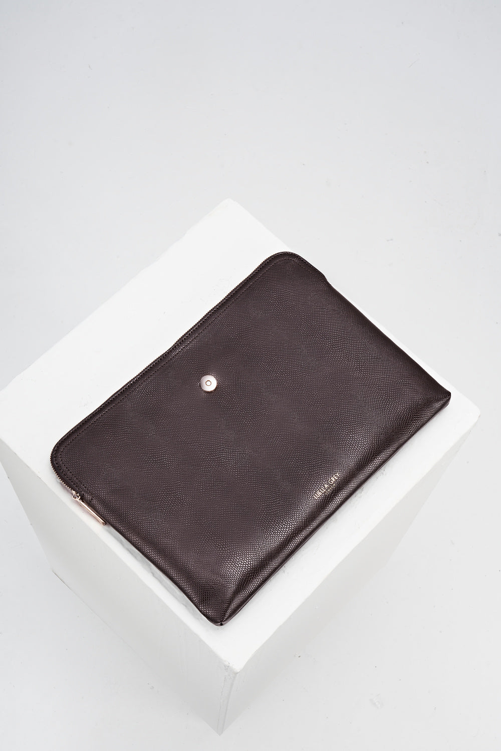 Removable central zipper laptop compartment of Stella Chocolate faux leather Laptop Tote