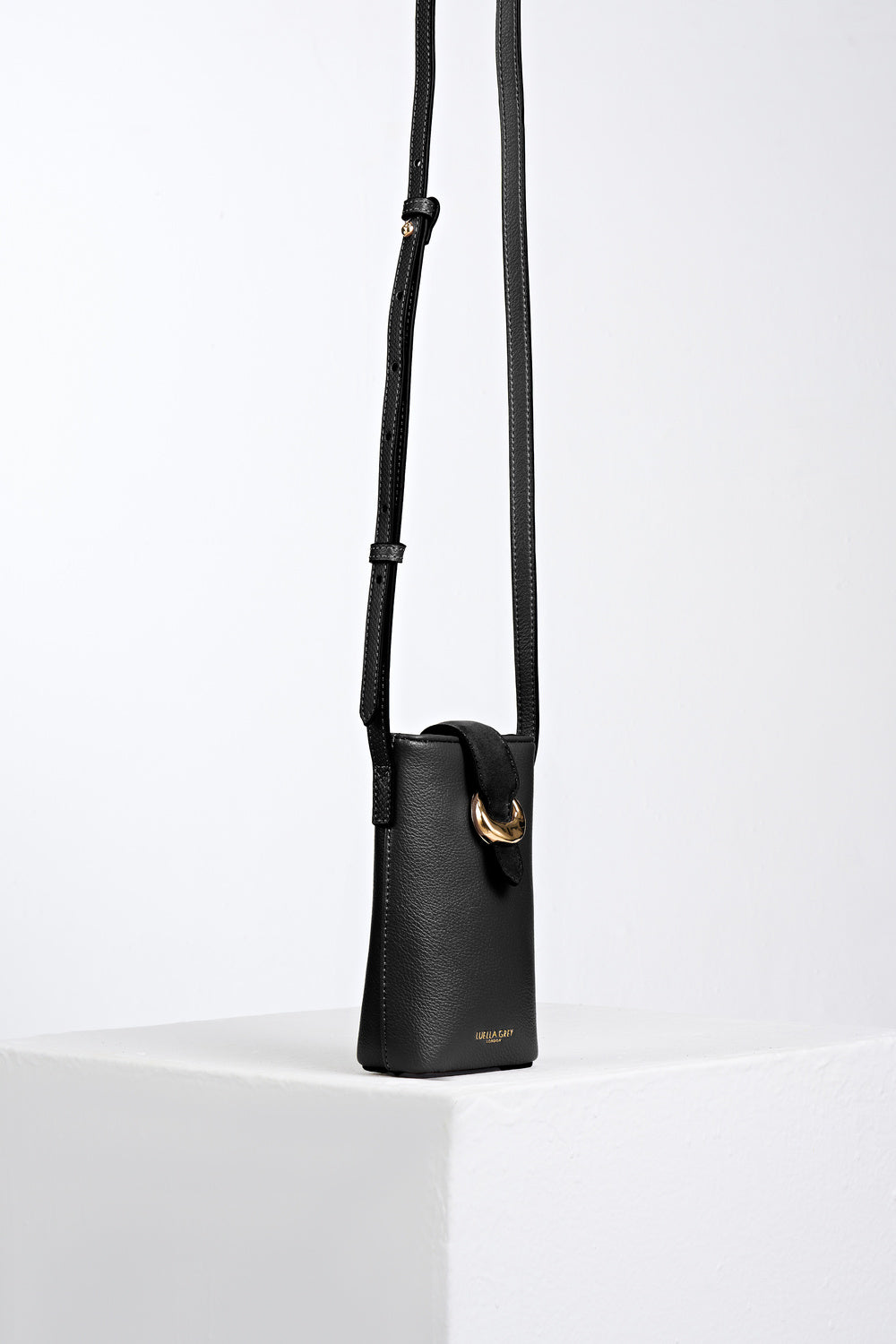 Wren Black Phone Bag