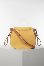 Load image into Gallery viewer, Cecily Daisy/Camel Casual Scoop Crossbody
