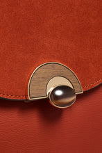 Load image into Gallery viewer, Melissa Rust Purse Wooden Lock View
