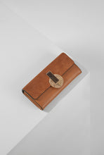 Load image into Gallery viewer, Lexi Camel Resin Clasp Purse
