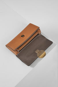 Lexi Camel Resin Clasp Purse