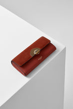 Load image into Gallery viewer, Melissa Rust Wooden Clasp Purse
